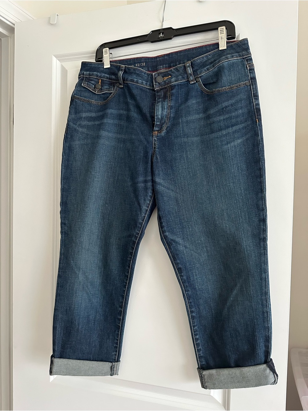 Signature Women's Medium Dark Blue Cropped Jeans